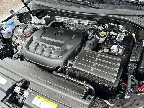 Certified 2023 Volkswagen Tiguan SEL R-Line image 11
