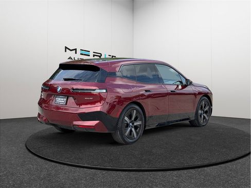Used 2023 BMW iX xDrive50 w/ Ultimate Package 2 image 9