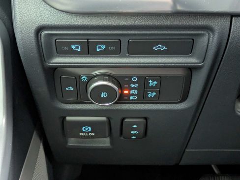 Used 2022 Ford F150 Lariat AWD/4WD image 12