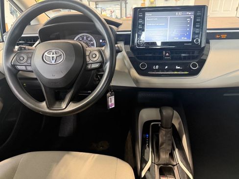 Used 2022 Toyota Corolla LE image 10