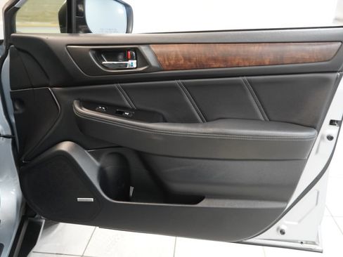Used 2018 Subaru Outback 3.6R Limited AWD/4WD image 34