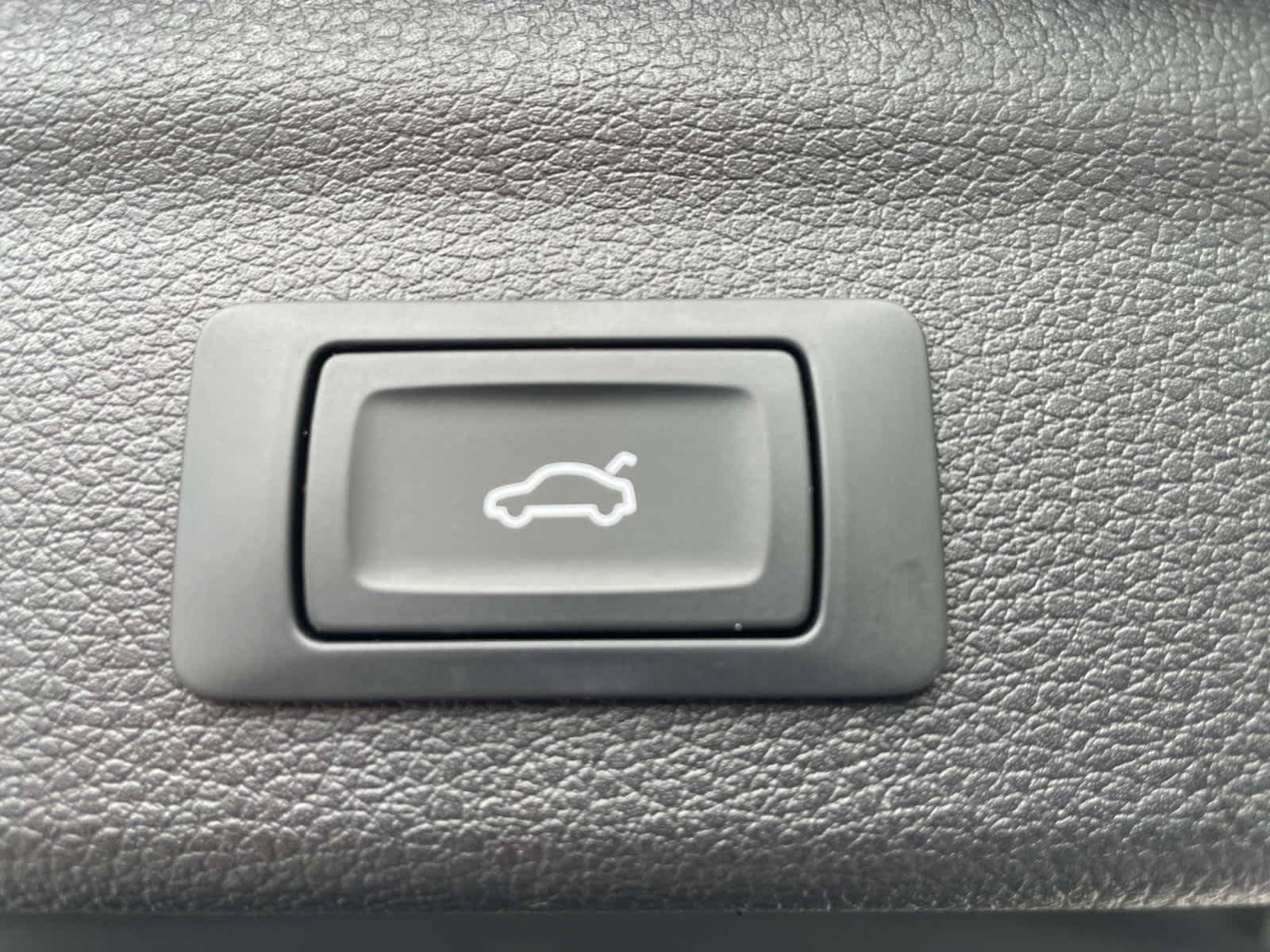 Used 2019 Audi Q3 2.0T Premium AWD/4WD image 21
