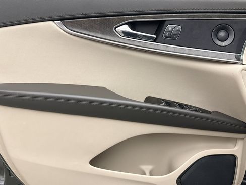 Used 2019 Lincoln Nautilus Reserve AWD/4WD image 9