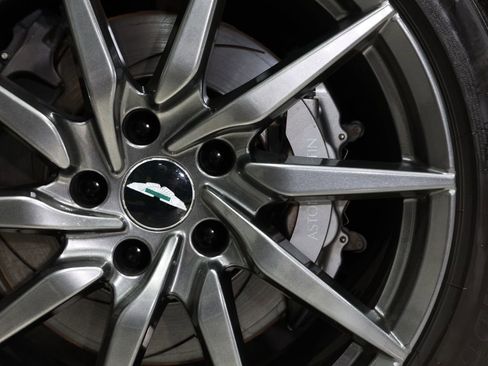 Used 2019 Aston Martin DB11 Volante image 21