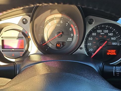 Used 2017 Nissan 370Z w/ Sport Package image 18