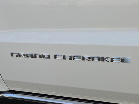 Used 2015 Jeep Grand Cherokee Summit image 30