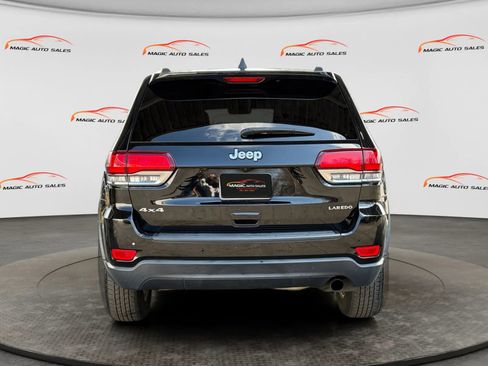 Used 2020 Jeep Grand Cherokee Laredo image 32