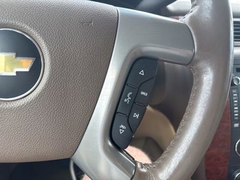 Used 2013 Chevrolet Avalanche LTZ AWD/4WD image 24