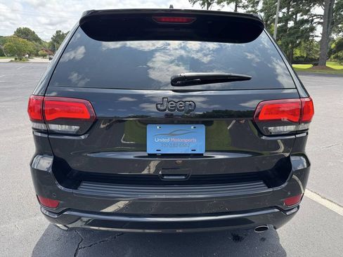 Used 2017 Jeep Grand Cherokee Altitude RWD image 8