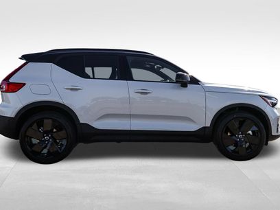 New 2026 Volvo XC40 B5 Ultra w/ Climate Package