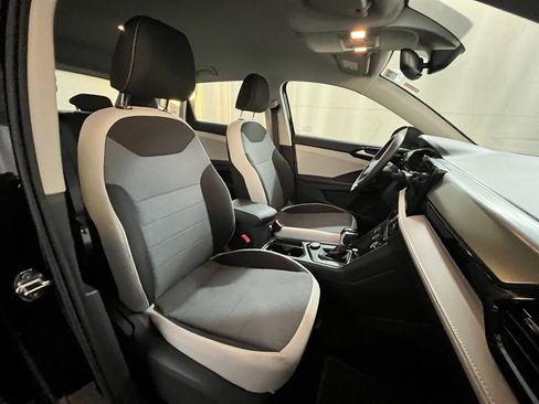 Certified 2025 Volkswagen Taos S image 13