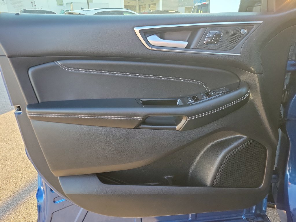 Certified 2020 Ford Edge Titanium AWD/4WD image 16