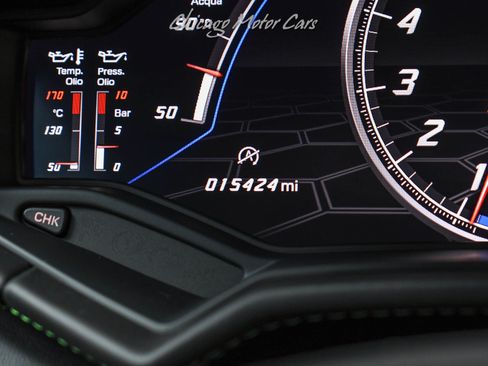 Used 2020 Lamborghini Huracan EVO image 12