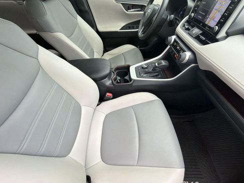Used 2020 Toyota RAV4 Limited AWD/4WD image 35
