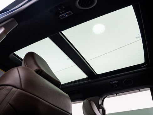 Used 2021 Ford Explorer King Ranch w/ Premium Technology Package image 19