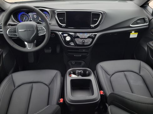 New 2026 Chrysler Voyager LX image 11