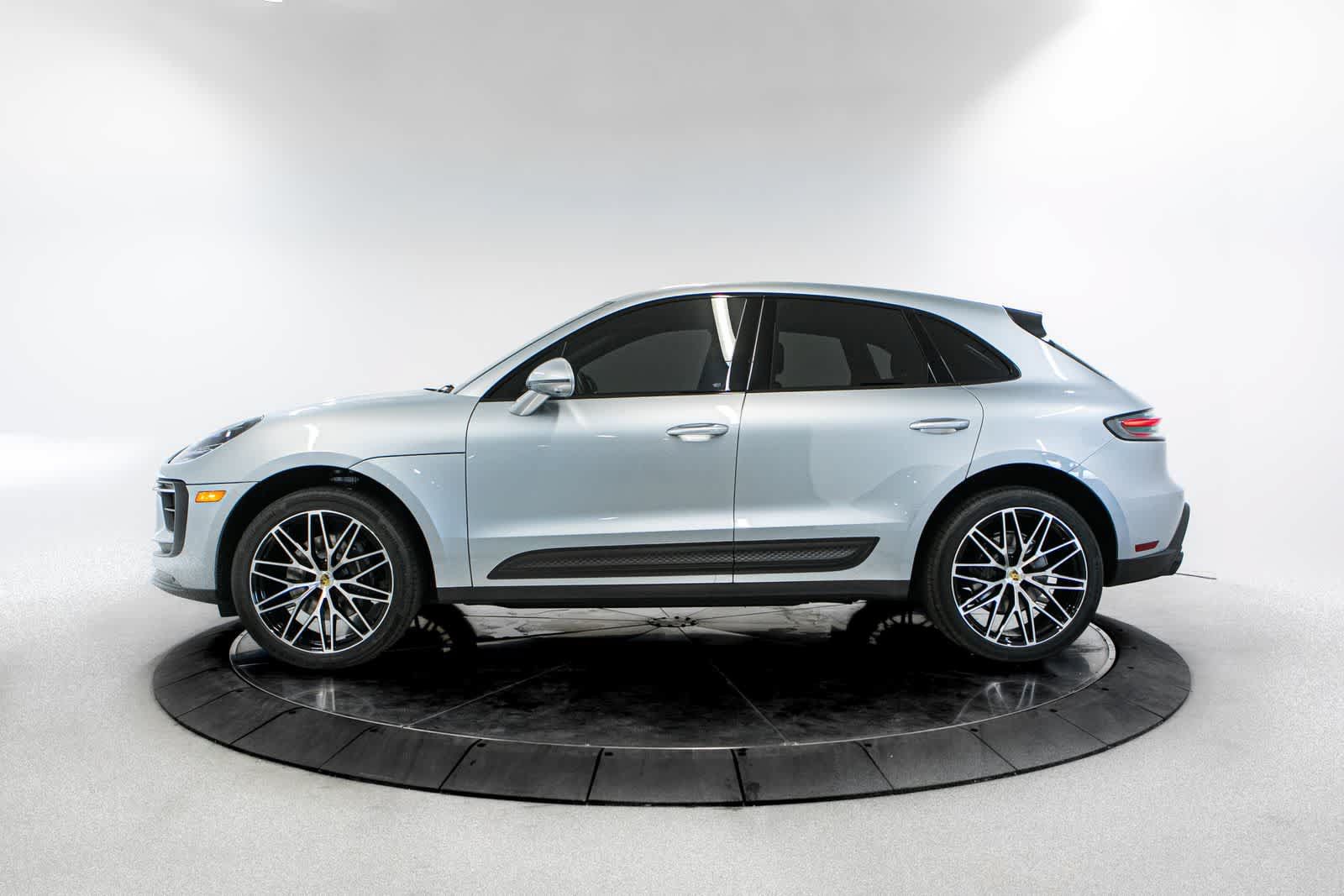 Used 2023 Porsche Macan AWD/4WD image 2