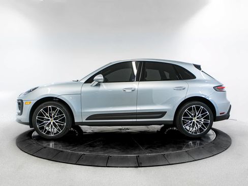 Certified 2023 Porsche Macan AWD/4WD image 2