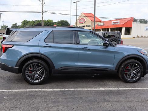 New 2026 Ford Explorer ST-Line w/ ST-Line Street Pack AWD/4WD image 8