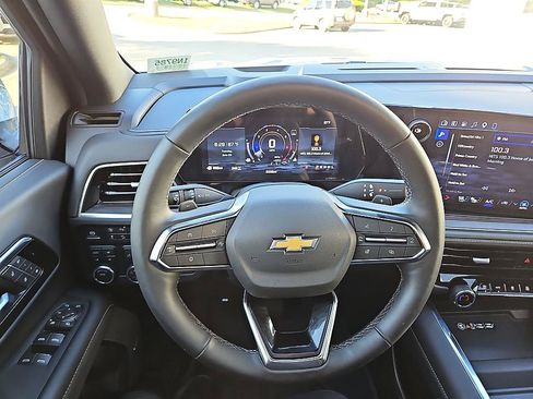 New 2026 Chevrolet Suburban Premier w/ Sun And Tow Package AWD/4WD image 18