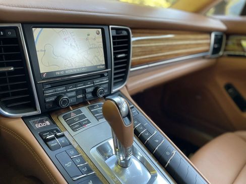 Used 2016 Porsche Panamera S image 17