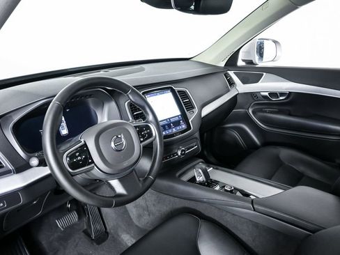 Certified 2025 Volvo XC90 B5 Core AWD/4WD image 6