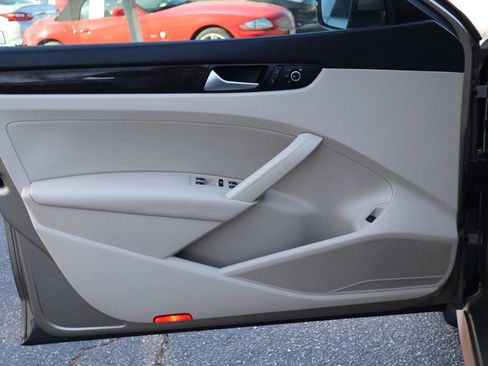 Used 2015 Volkswagen Passat TDI SEL Premium image 7