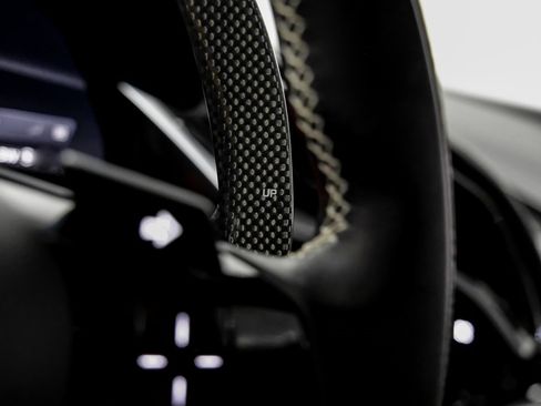 Used 2022 Ferrari SF90 Spider image 15