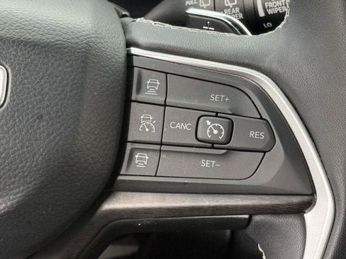 Used 2024 Jeep Grand Cherokee L Limited w/ Luxury Tech Group II AWD/4WD image 15