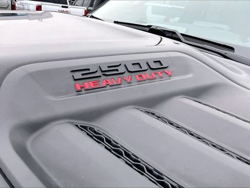 New 2026 RAM 2500 Laramie AWD/4WD image 13