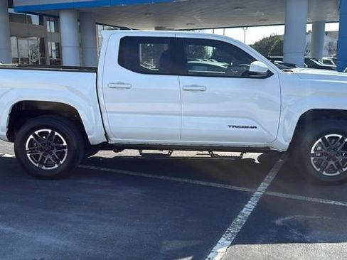 Used 2024 Toyota Tacoma 4x4 Double Cab image 8