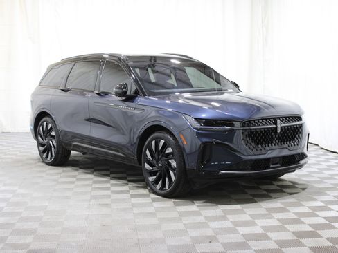 Certified 2024 Lincoln Nautilus Reserve w/ Equipment Group 202A image 1