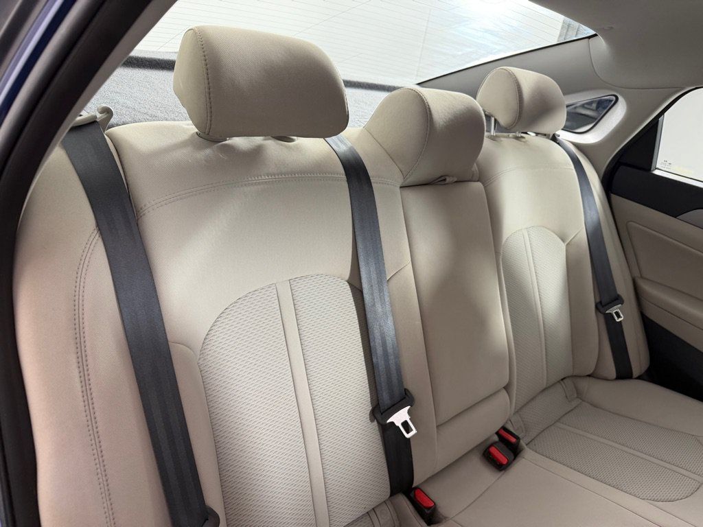 Used 2015 Hyundai Sonata SE w/ Option Group 09 FWD image 21