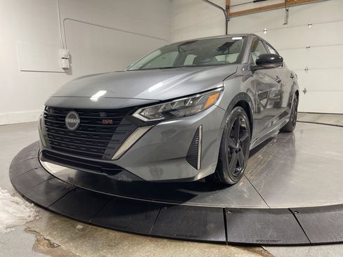 Used 2024 Nissan Sentra SR w/ SR Premium Package image 3