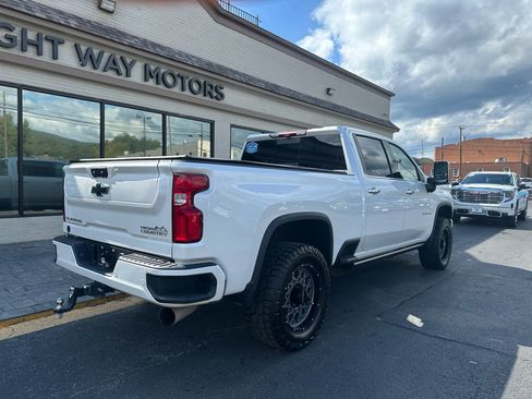 Used 2023 Chevrolet Silverado 2500 High Country w/ Z71 Off-Road Package image 3