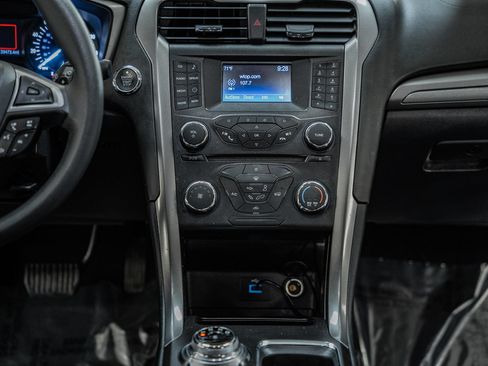 Used 2017 Ford Fusion SE FWD image 23