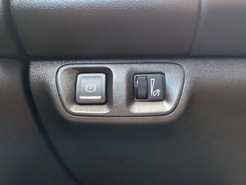 Used 2023 GMC Acadia SLE w/ Driver Convenience Package image 24