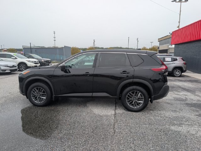 Used 2022 Nissan Rogue S FWD image 2