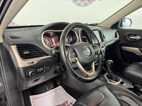 Used 2018 Jeep Cherokee Limited w/ Trailer Tow Group AWD/4WD image 10