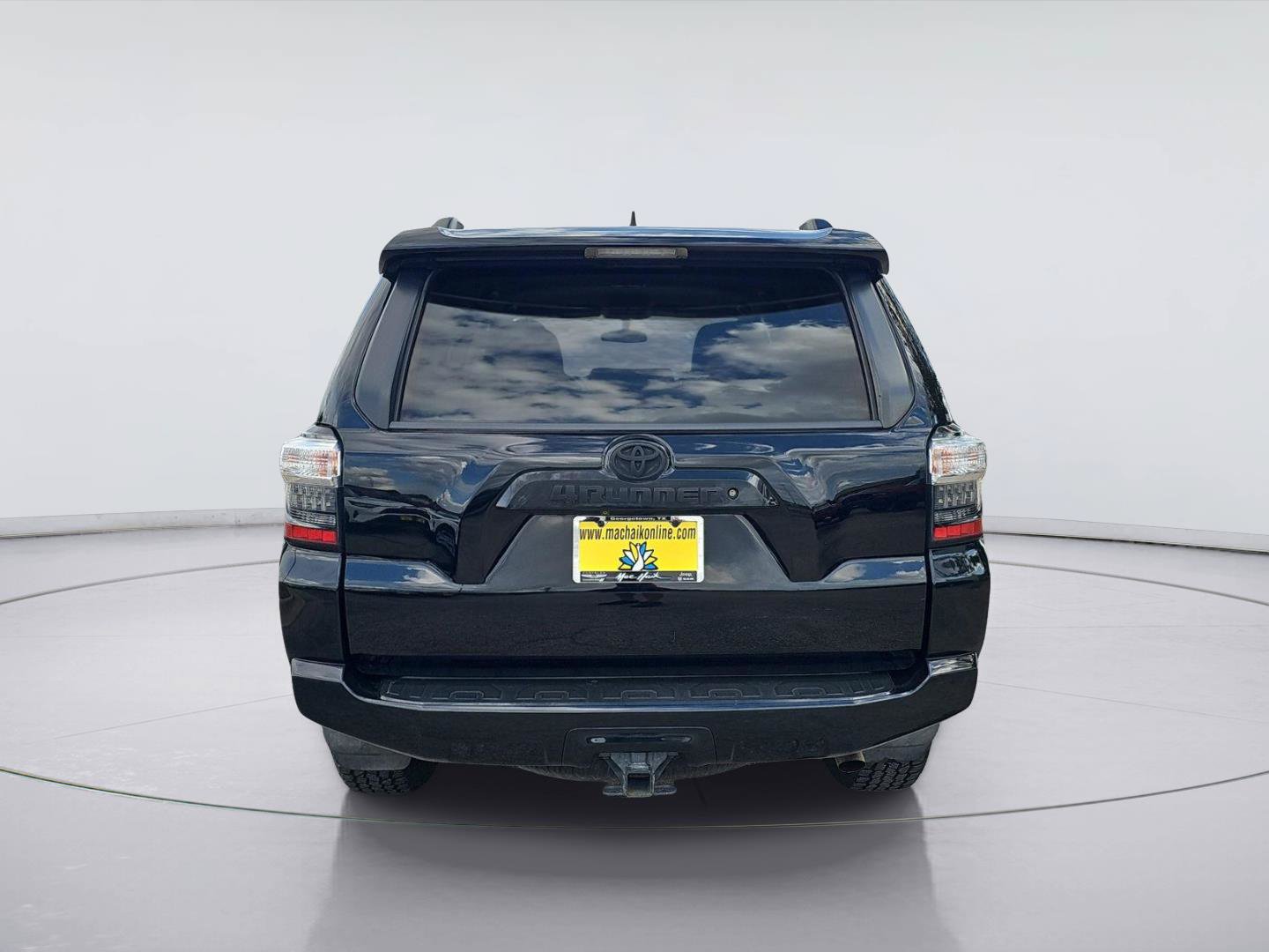Used 2019 Toyota 4Runner SR5 AWD/4WD image 4