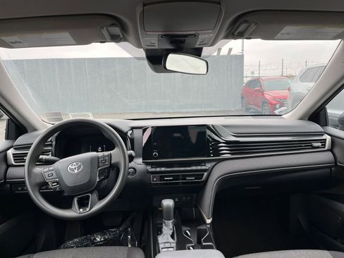 Used 2025 Toyota Camry LE image 32