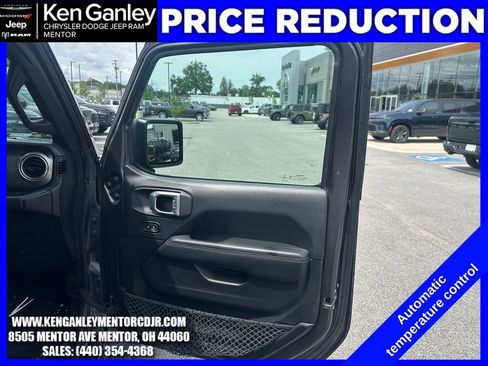 Used 2018 Jeep Wrangler Unlimited Sahara w/ Uconnect 4C Nav & Sound Group AWD/4WD image 24