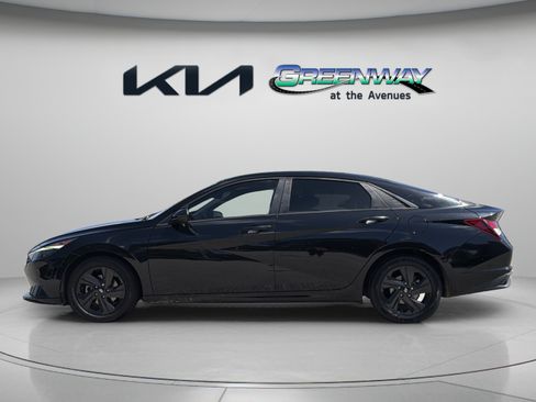 Used 2021 Hyundai Elantra SEL w/ Convenience Package FWD image 3