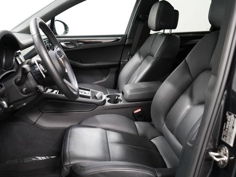Used 2024 Porsche Macan AWD/4WD image 14