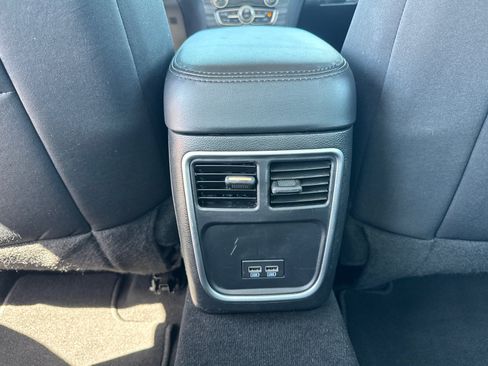Used 2022 Chrysler 300 Touring w/ Sport Appearance Package RWD image 7