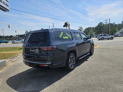 Used 2024 Jeep Wagoneer L 4WD w/ Premium Group I image 3