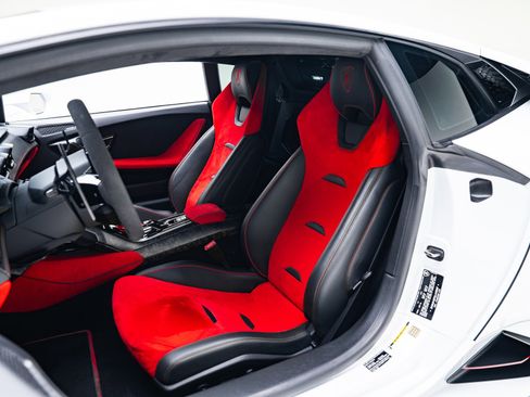 Used 2020 Lamborghini Huracan EVO image 31