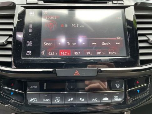 Used 2017 Honda Accord EX-L image 18