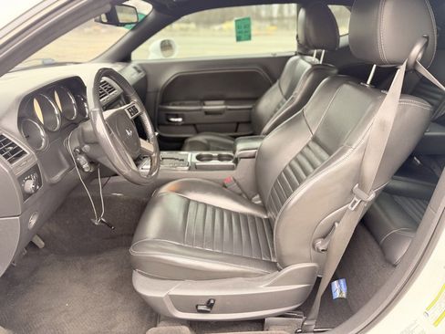 Used 2010 Dodge Challenger R/T image 8