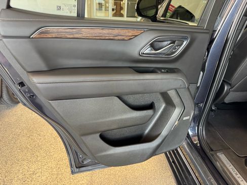 Used 2023 Chevrolet Tahoe Premier AWD/4WD image 12